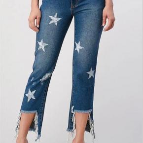 Ladies mid-waist Jeans straight fit midblue women denim ripped hem star print OEM factory LILJ009